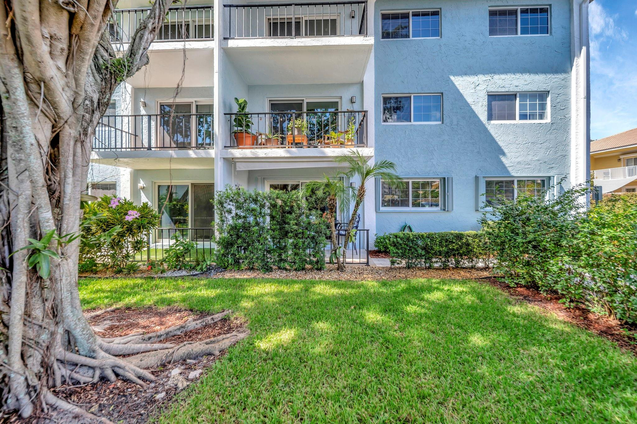 RIVER MANOR - Residential