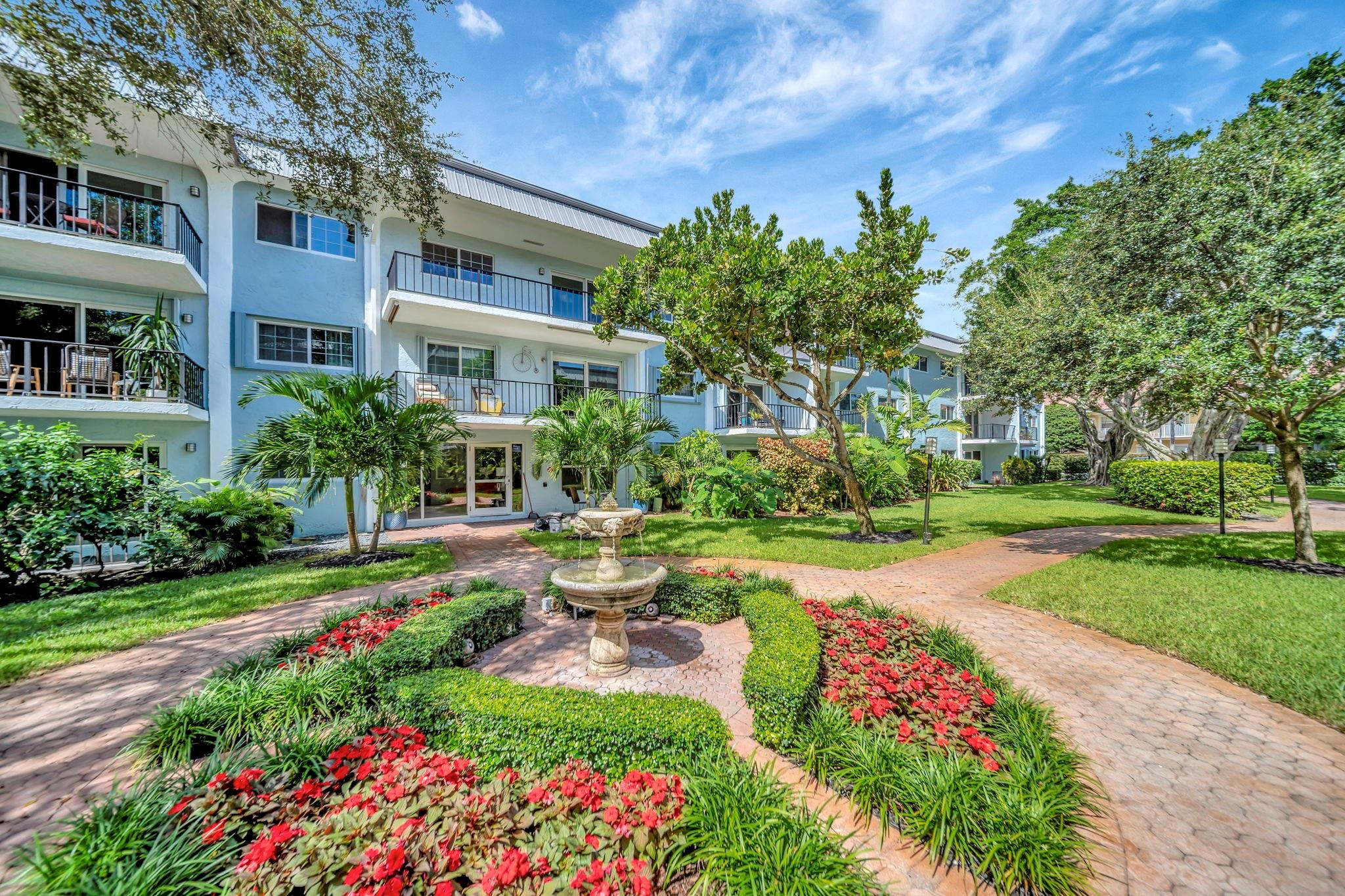 RIVER MANOR - Residential