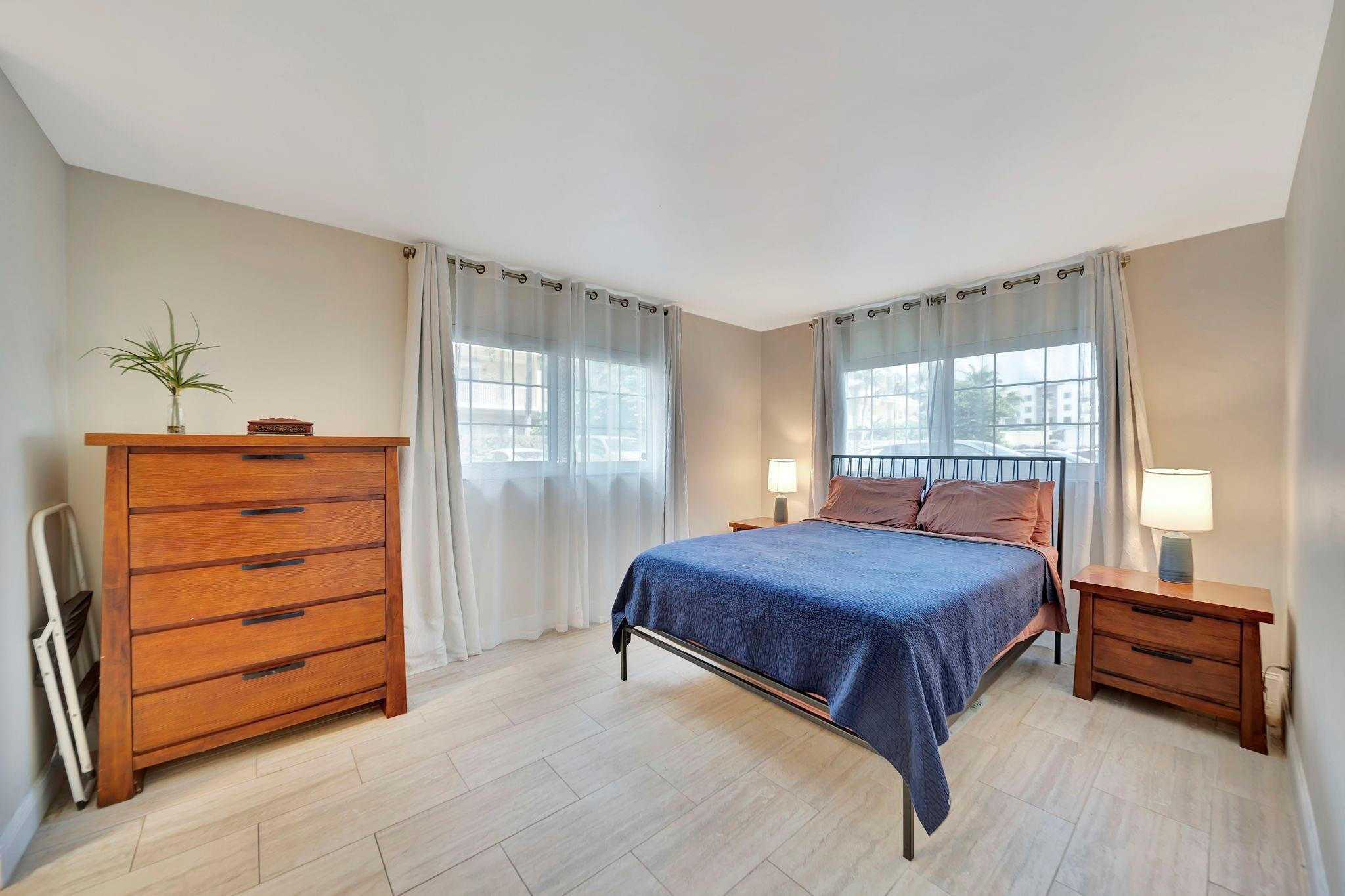 RIVER MANOR - Residential