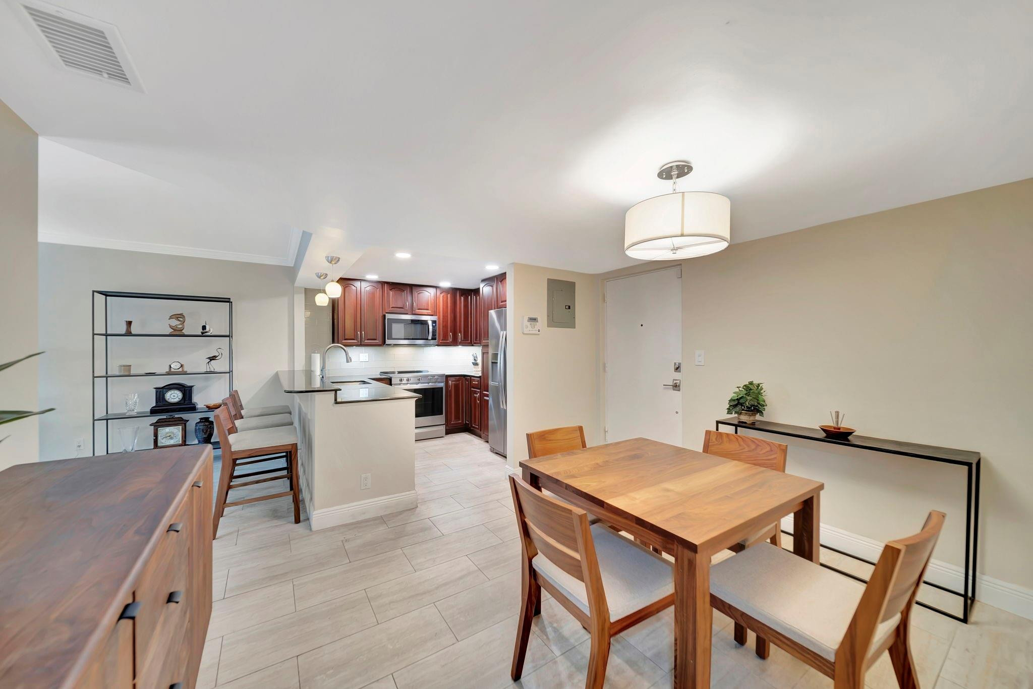 RIVER MANOR - Residential