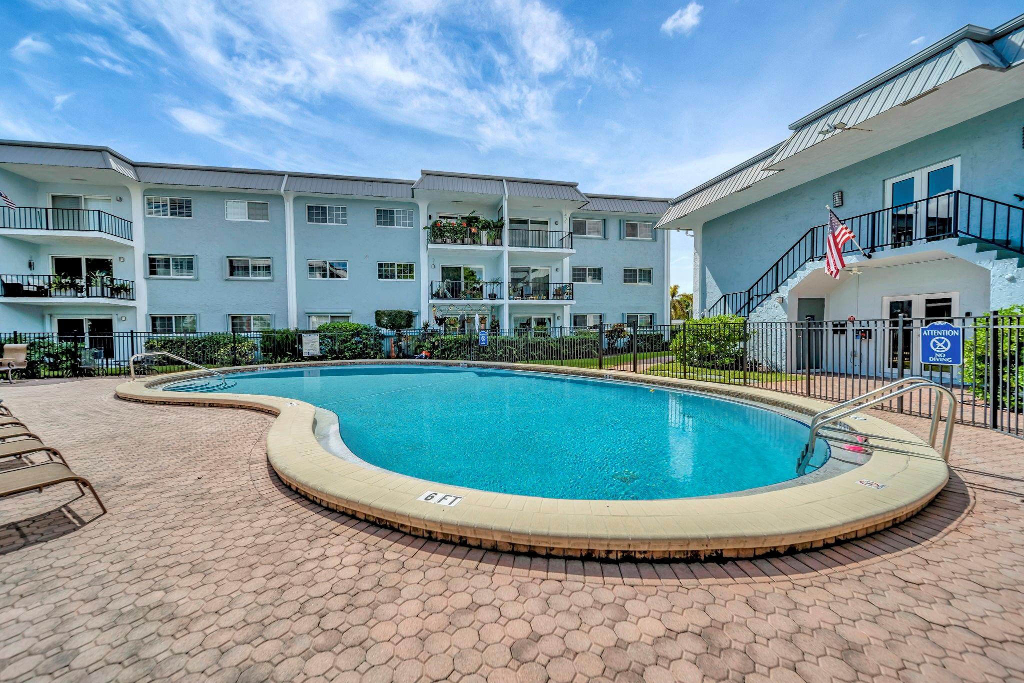 RIVER MANOR - Residential