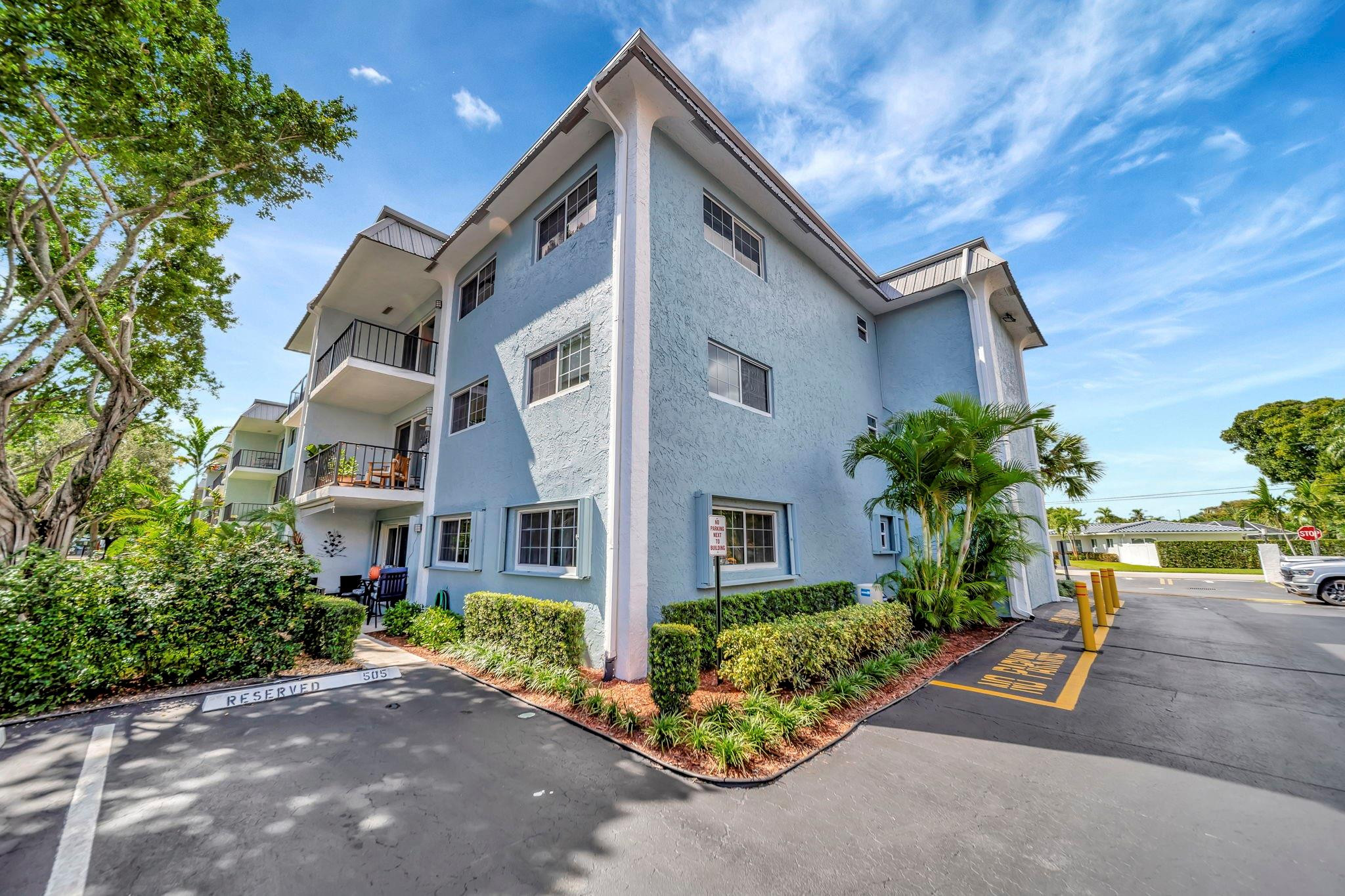 RIVER MANOR - Residential