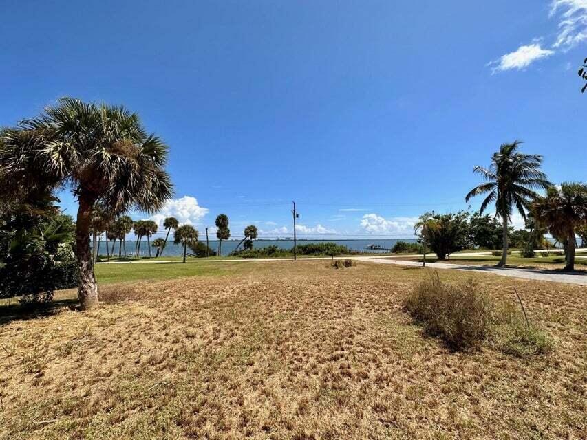 METES AND BOUNDS - Land