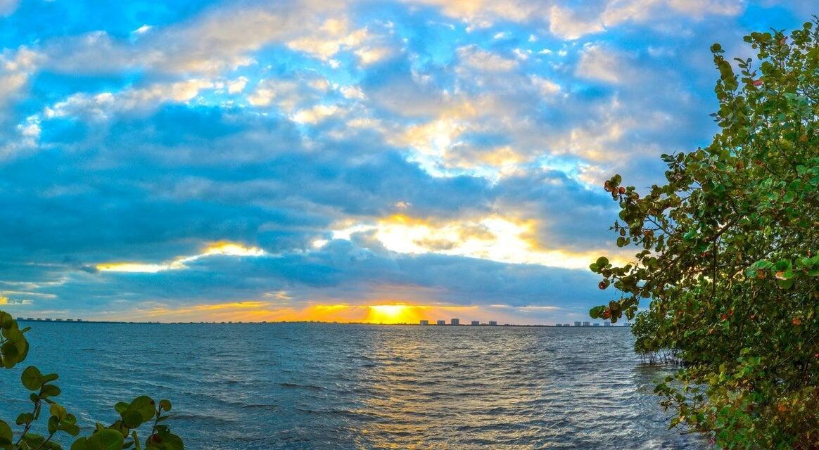 METES AND BOUNDS - Land