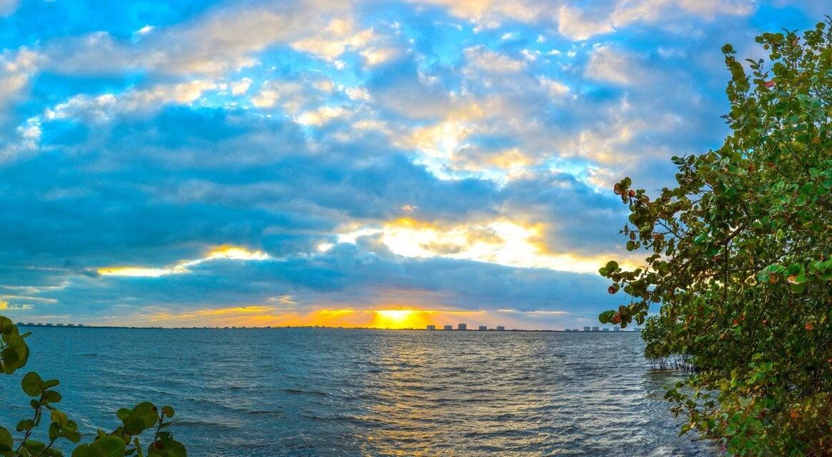 METES AND BOUNDS - Land