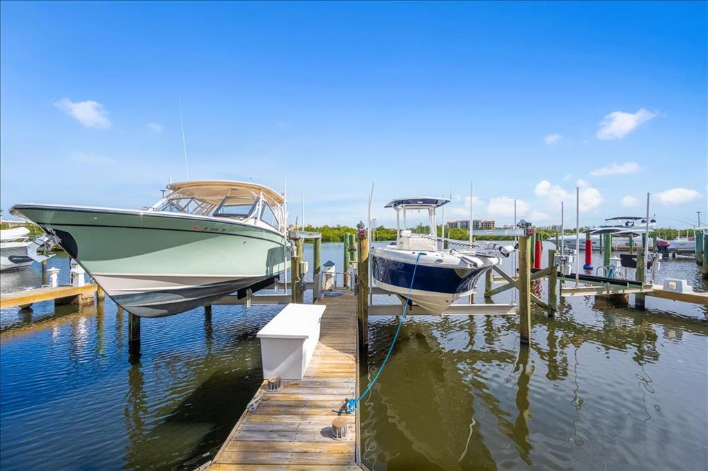 JONATHANS LANDING - Residential