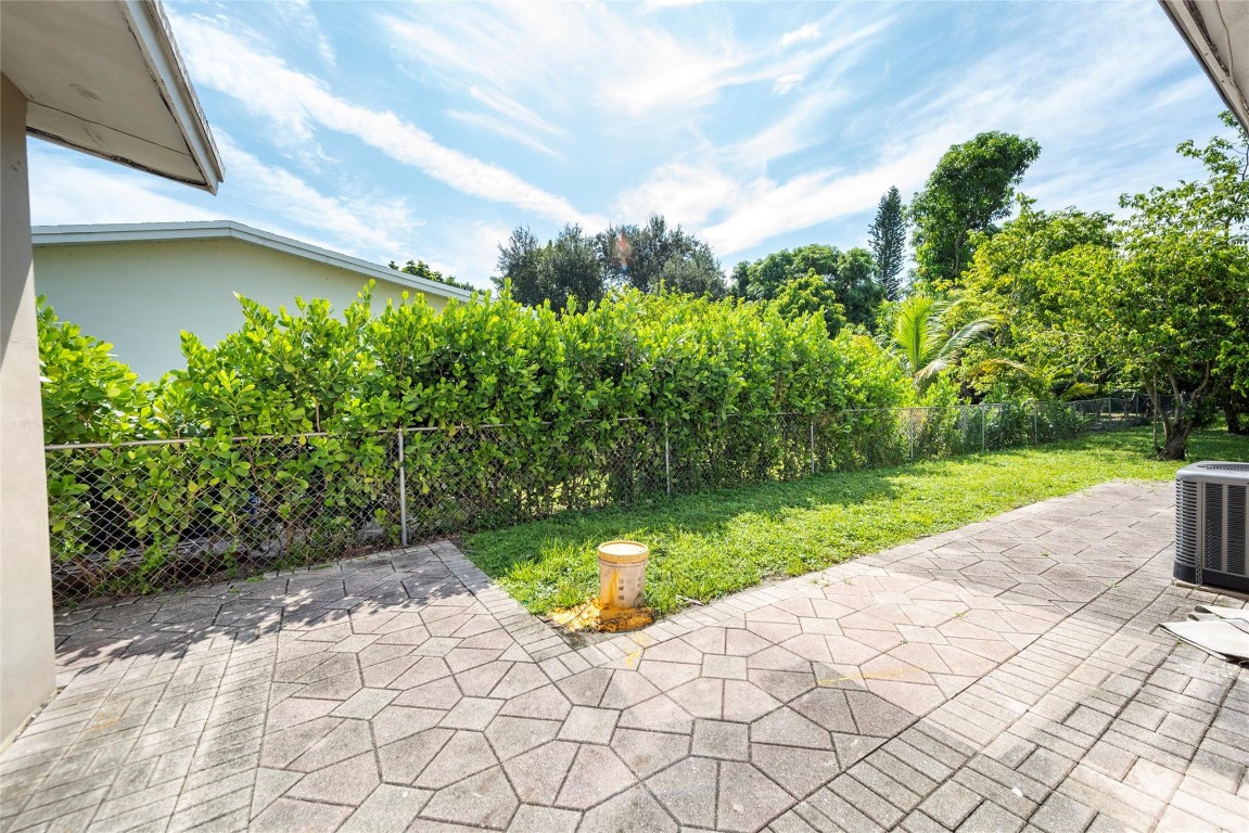 Hollywood Little Ranches - Residential Lease