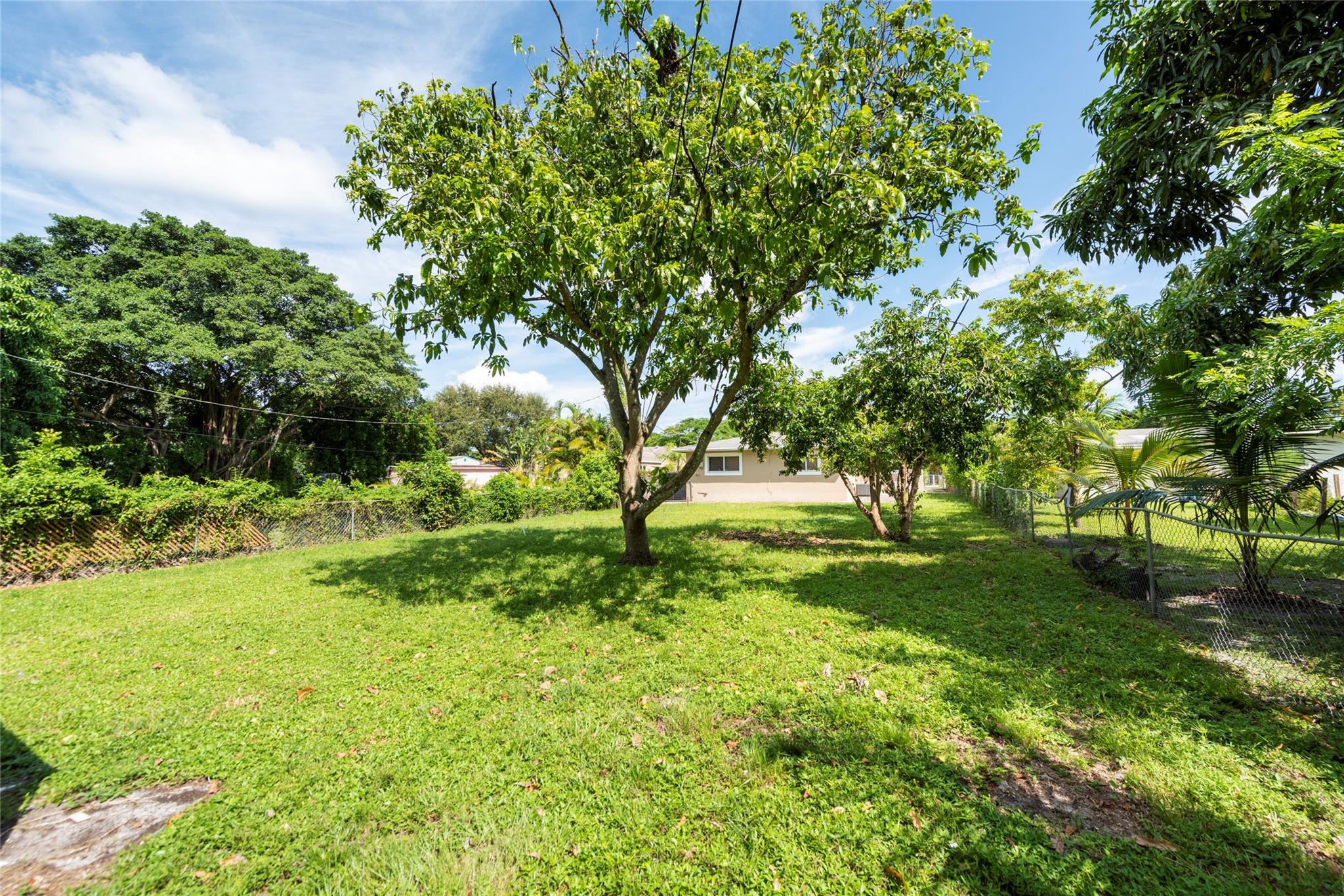 Hollywood Little Ranches - Residential Lease