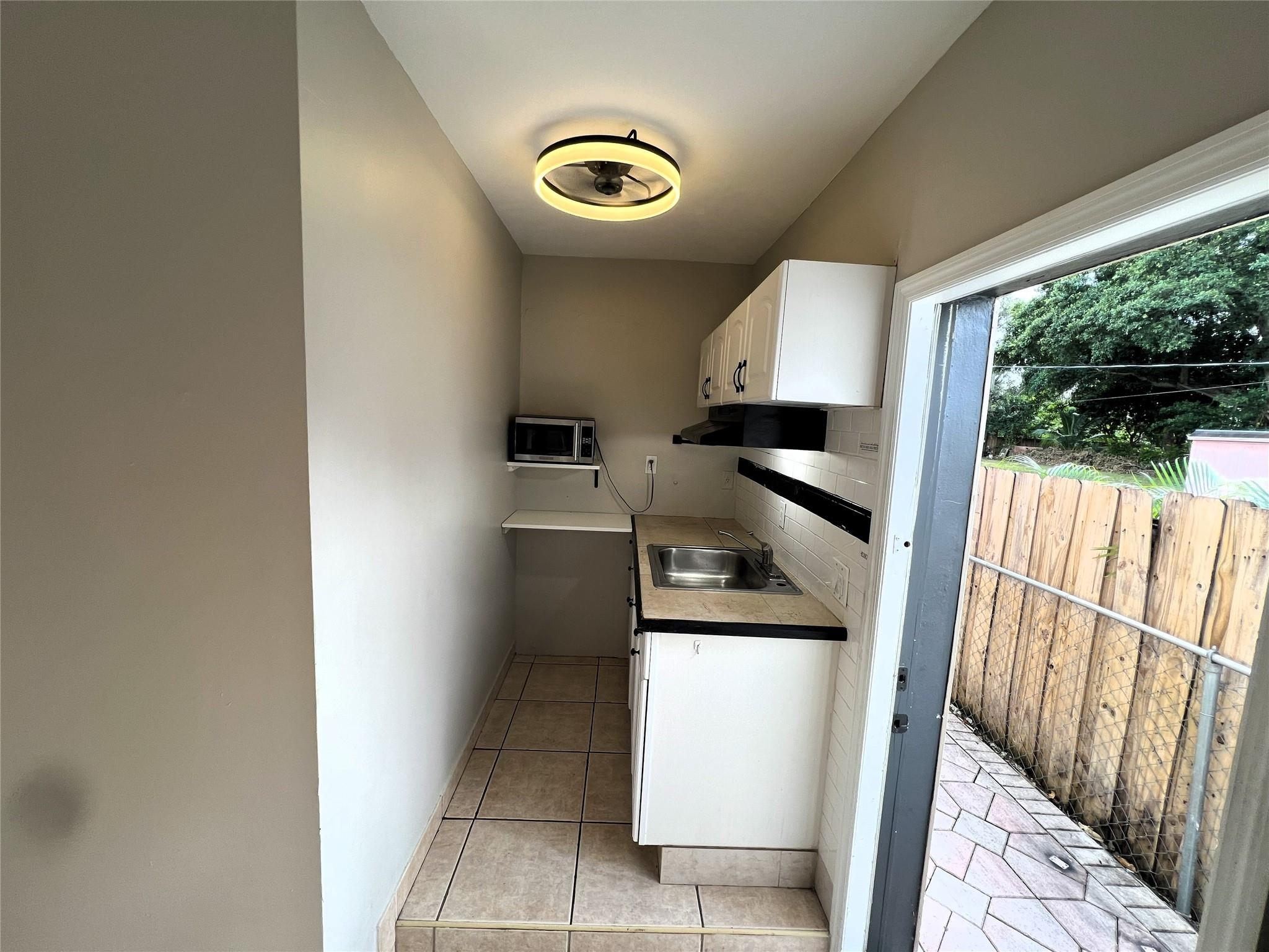 Hollywood Little Ranches - Residential Lease