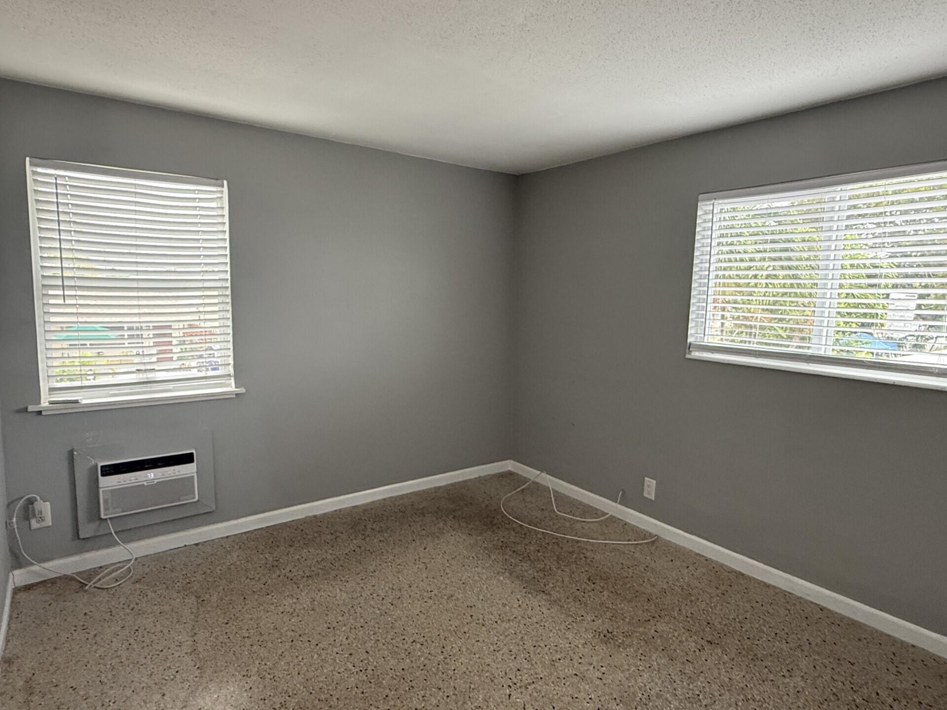 LAKE WORTH TOWN OF - Residential Lease