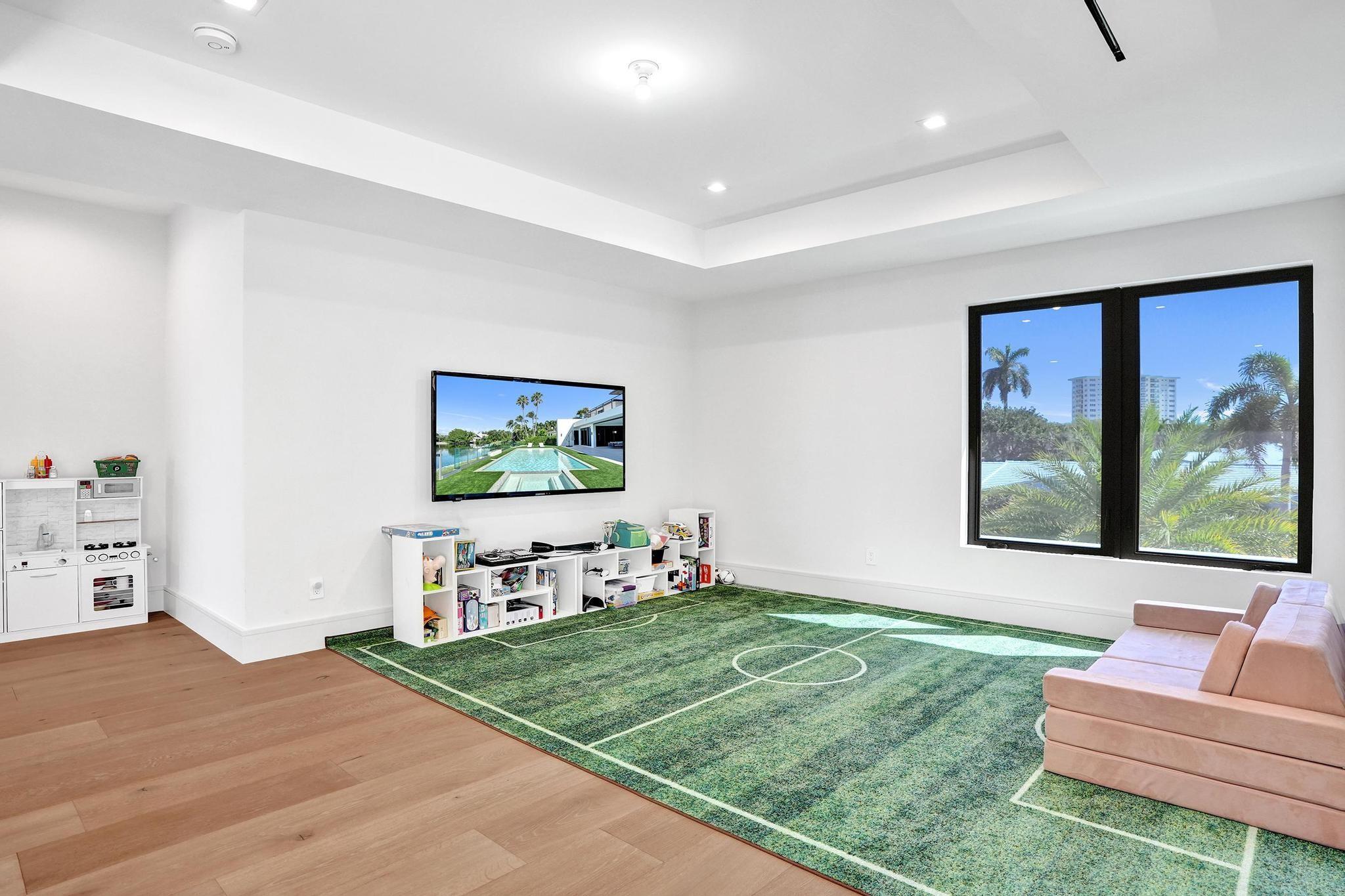 SEA RANCH LAKES - Residential