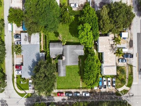 Photo of 111 SE 14TH Street, Fort Lauderdale, FL 33316 (MLS # B26088236)