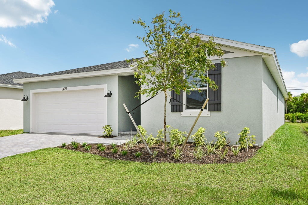 Photo of 5421 Hampton Park Circle, Vero Beach, FL 32966 (MLS # R11112835)