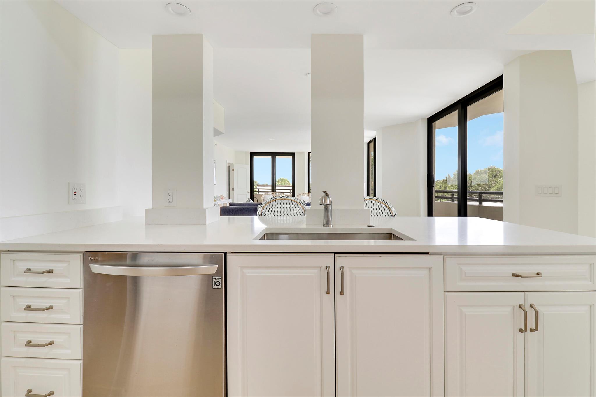 SOUTHPORTE ONE AT JONATHA - Residential Lease