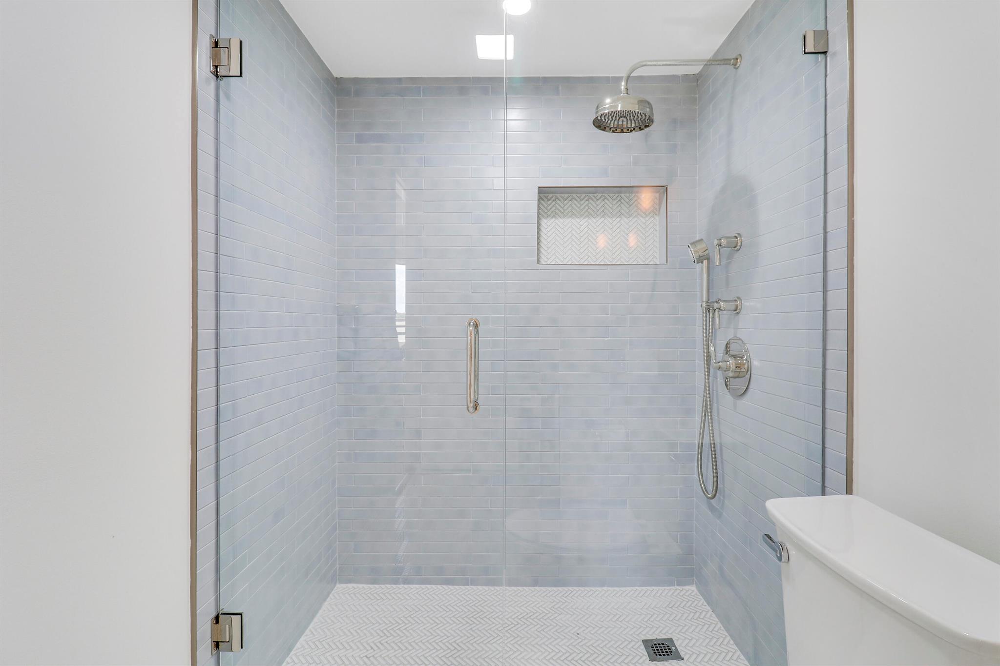 SOUTHPORTE ONE AT JONATHA - Residential Lease