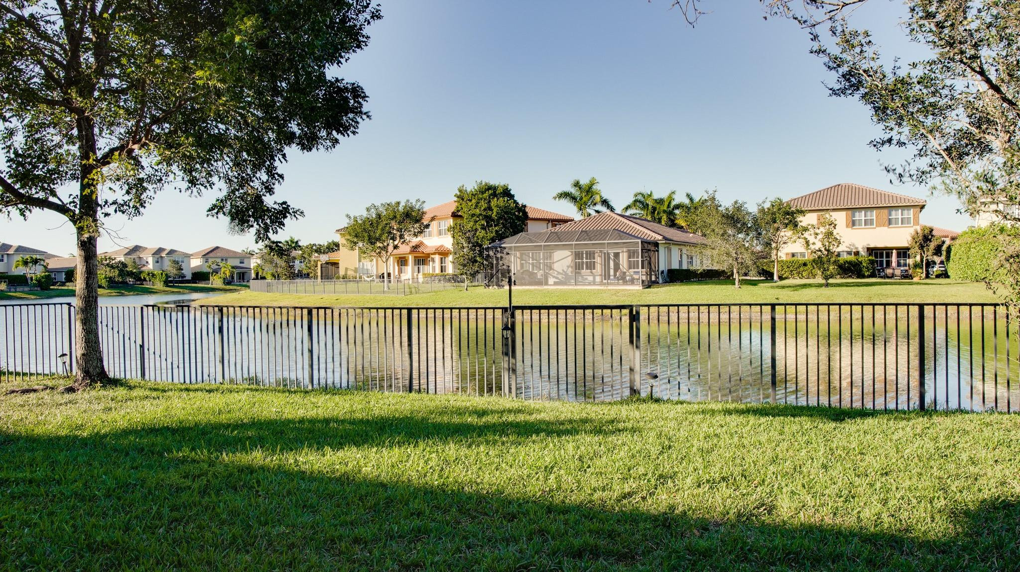 MIRALAGO - Residential