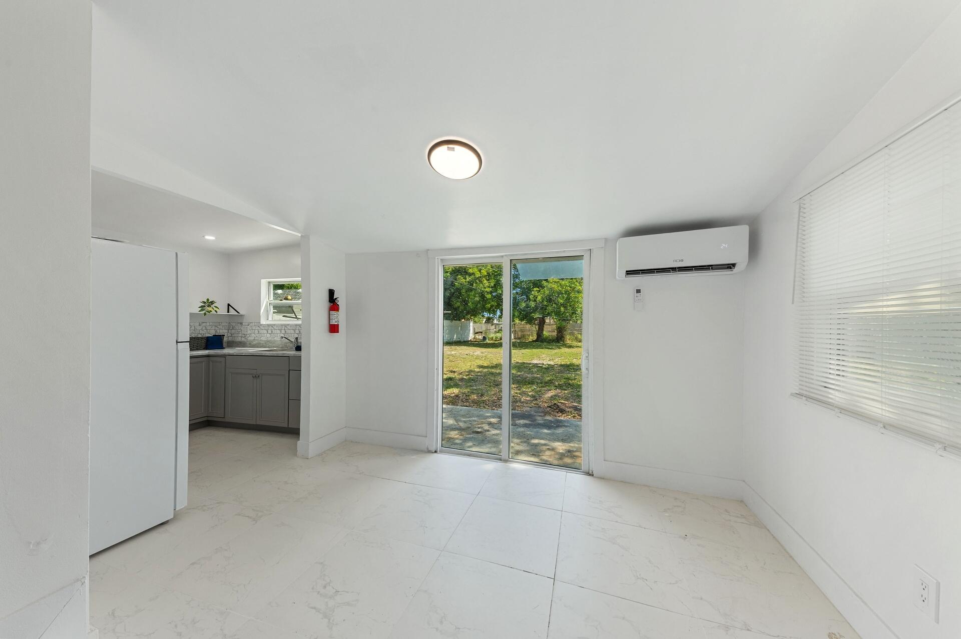 LAKE WORTH TOWN OF - Residential