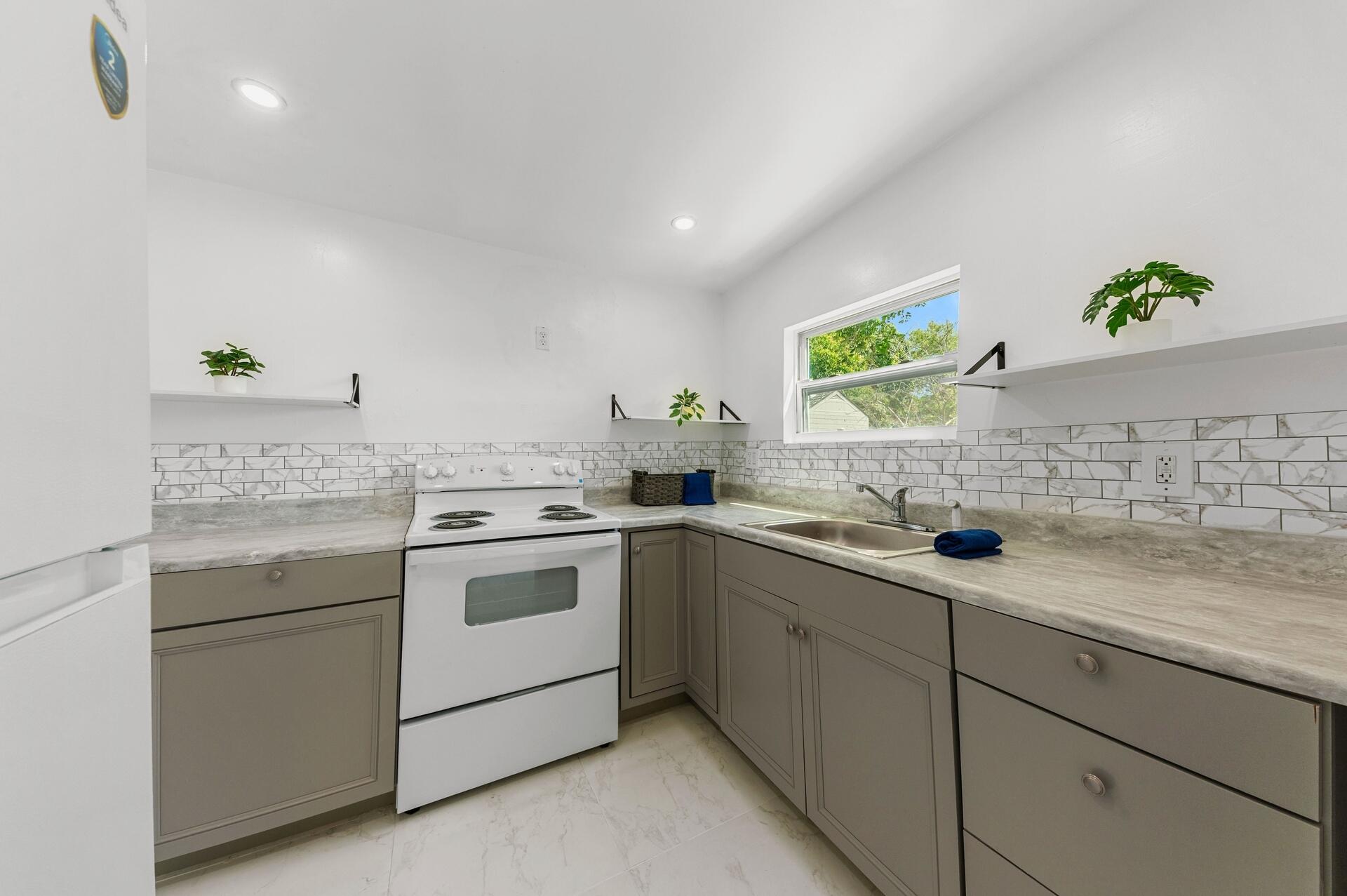 LAKE WORTH TOWN OF - Residential