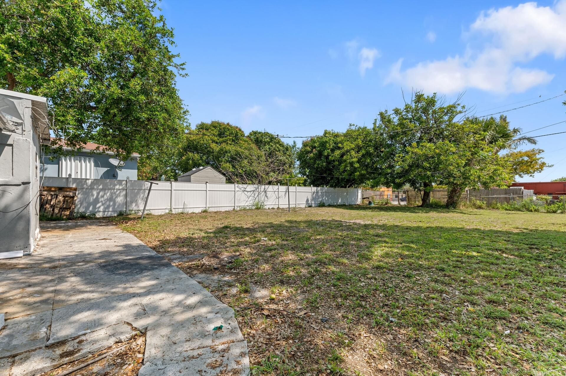 LAKE WORTH TOWN OF - Residential