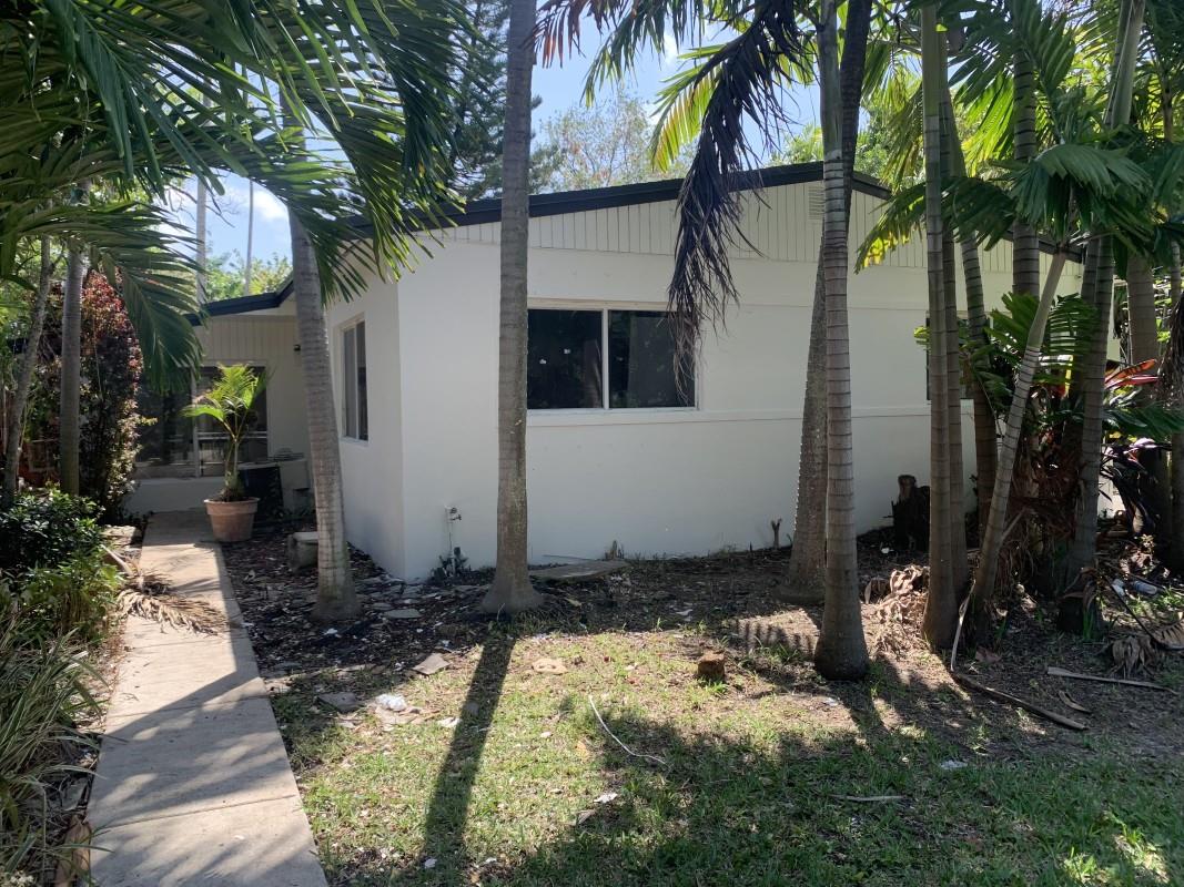 Lakefront home located in E Lakes in Hollywood Lakes. Quiet neighborhood. Only a few minutes from the beaches and Hollywood boardwalk. Some remodeling has started to kitchen, baths, flooring, Partial impact windows.