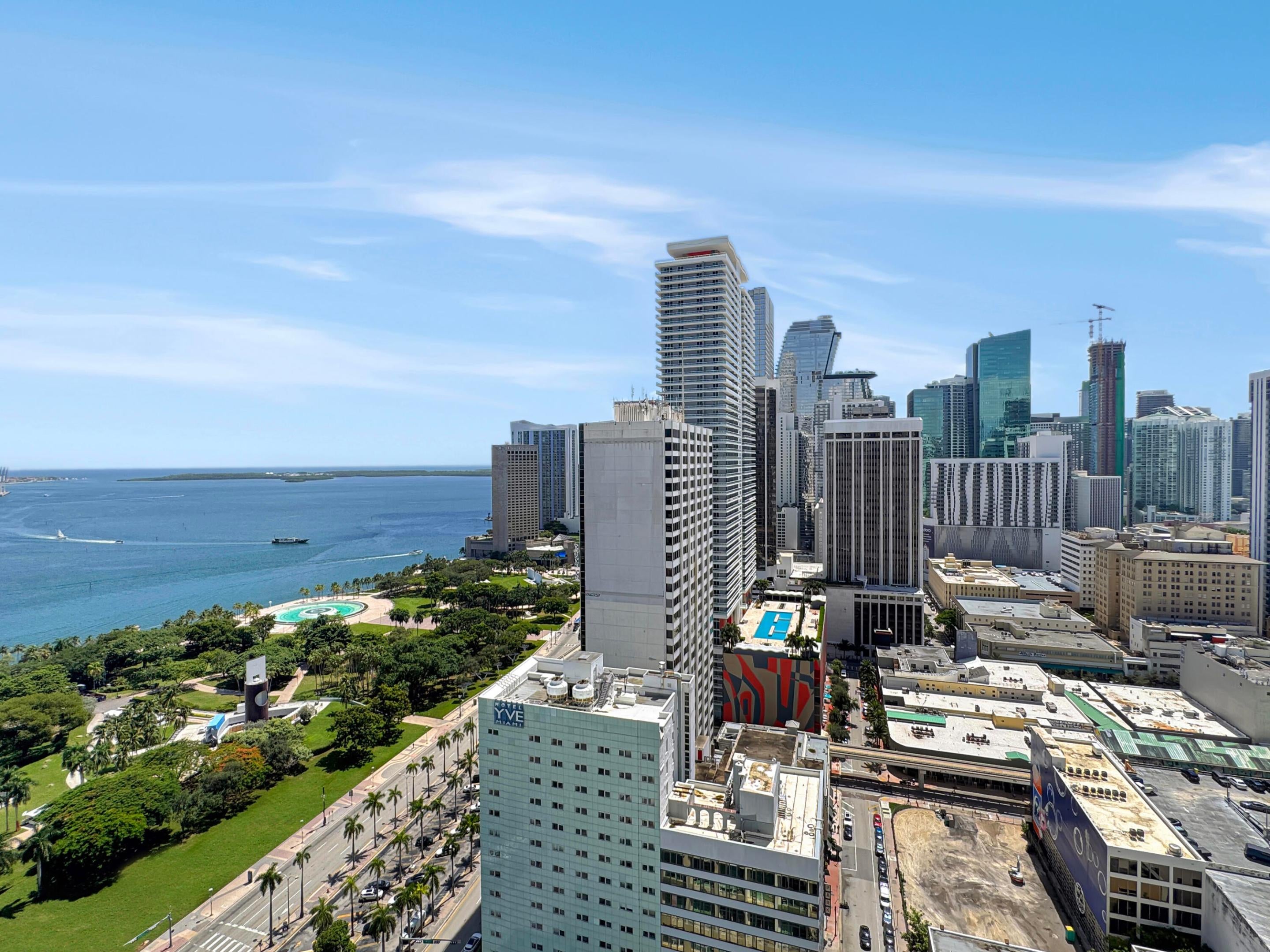 244 BISCAYNE Boulevard 3005