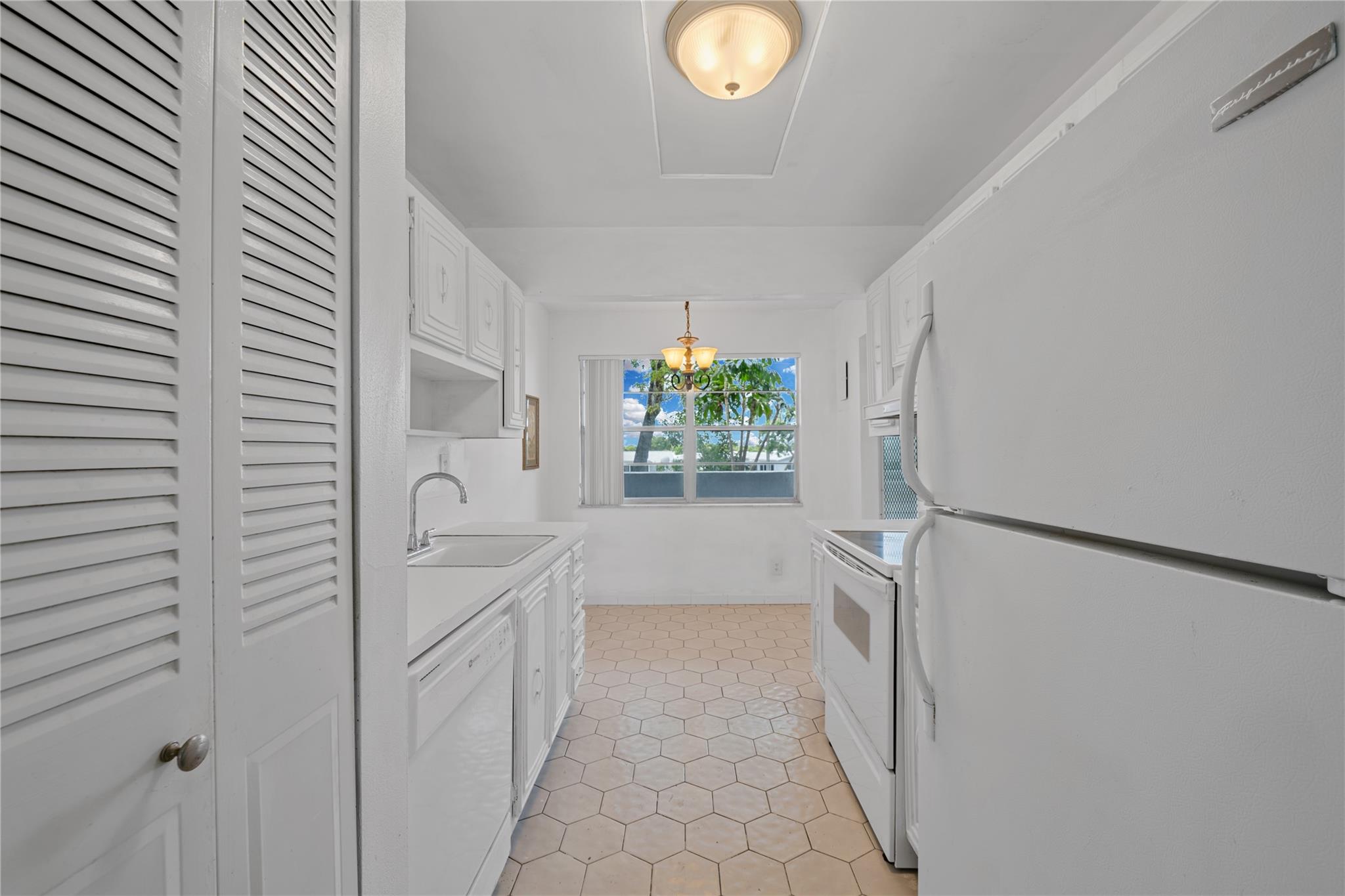 FAIRWAYS OF TAMARAC CONDO - Residential Lease