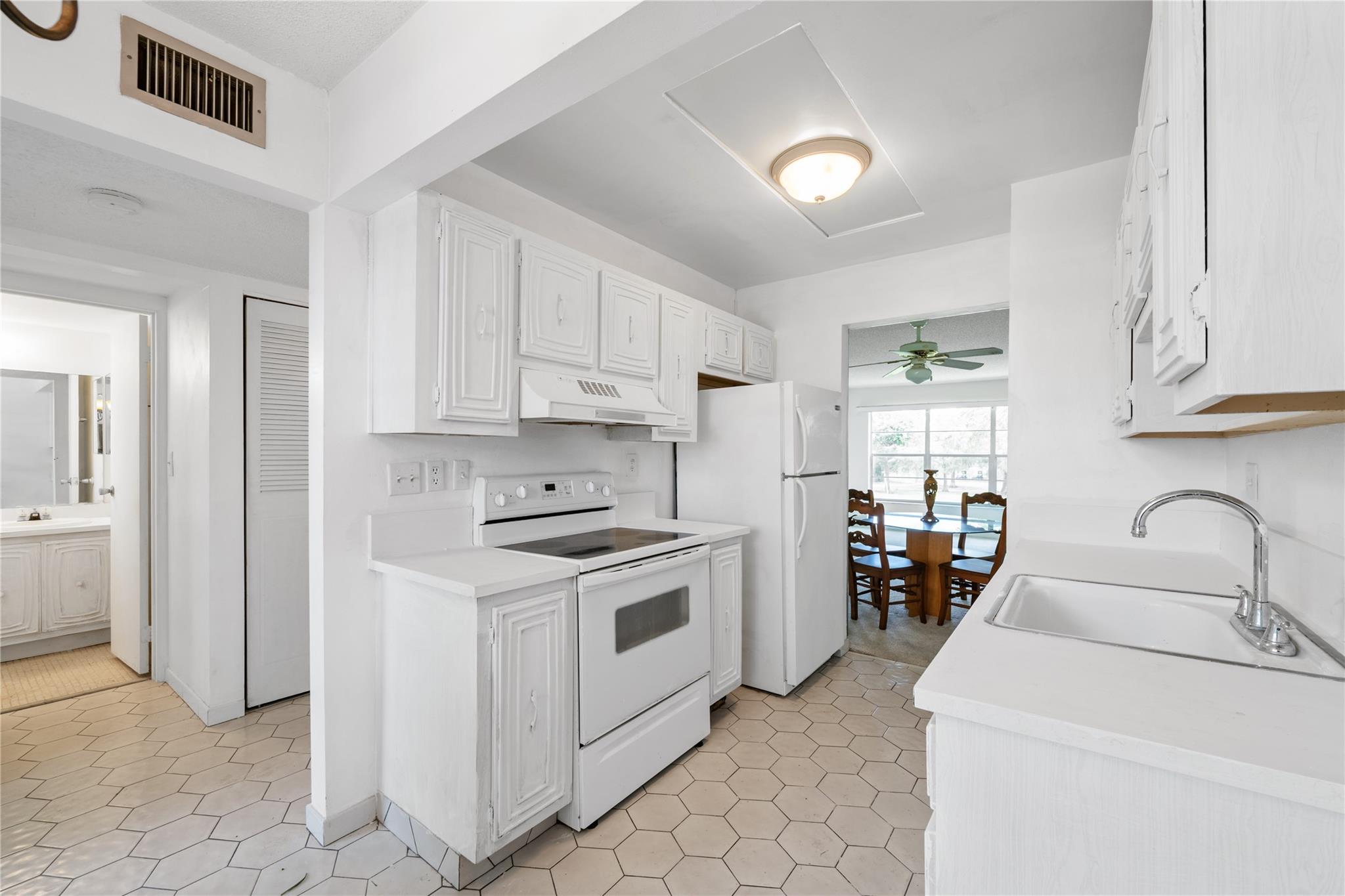 FAIRWAYS OF TAMARAC CONDO - Residential Lease