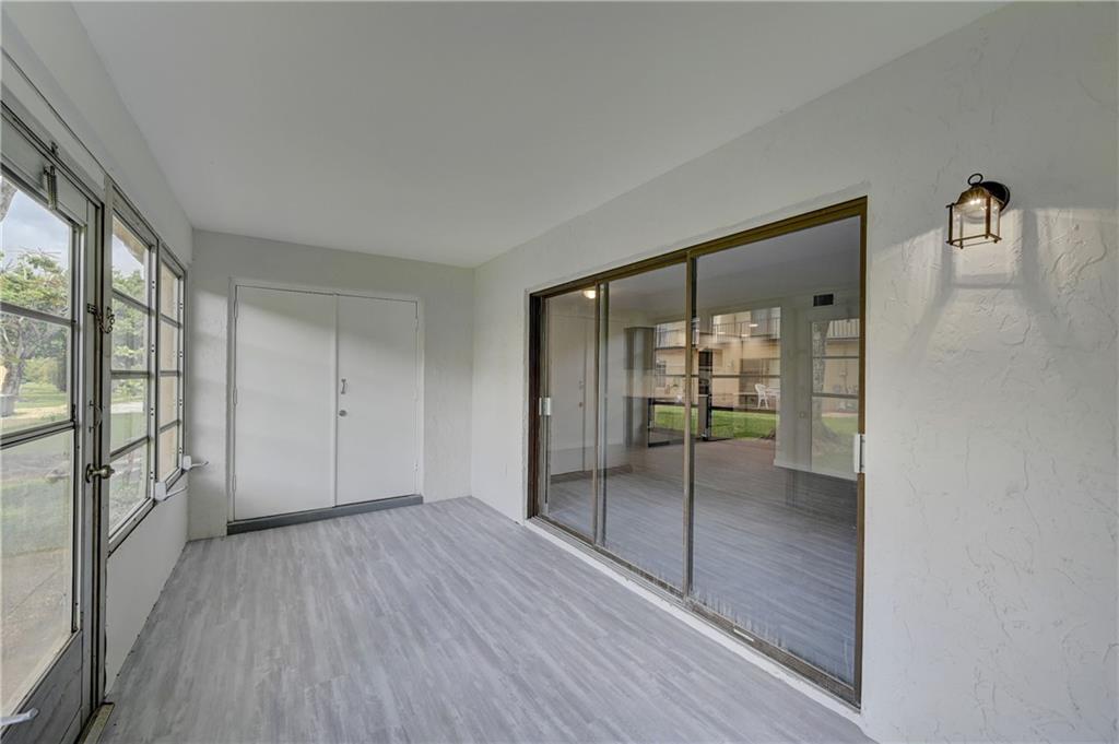 SHAKER VILLAGE - Residential