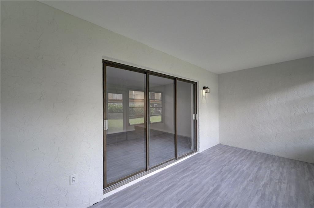 SHAKER VILLAGE - Residential