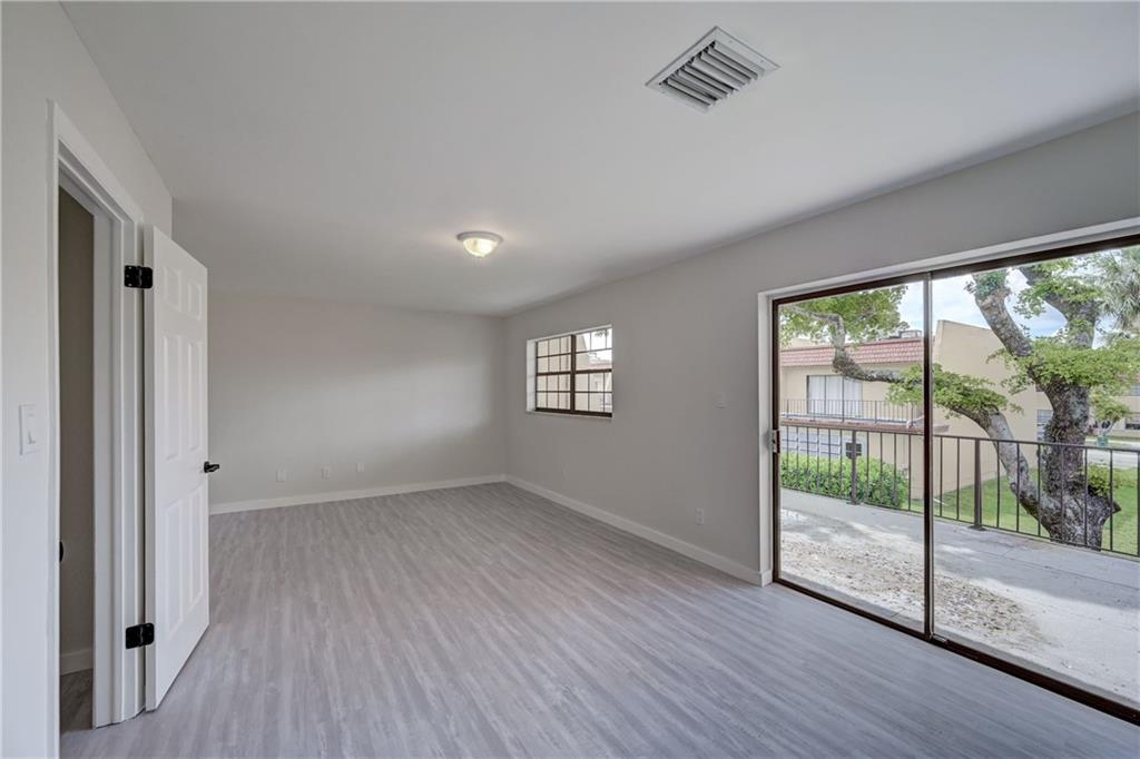 SHAKER VILLAGE - Residential