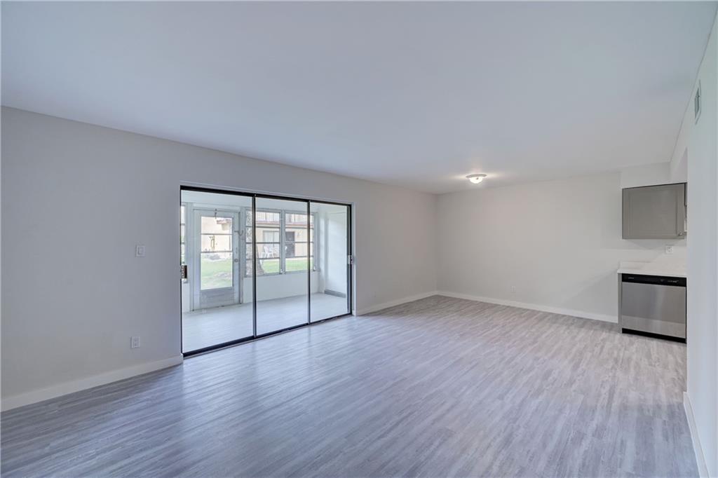 SHAKER VILLAGE - Residential