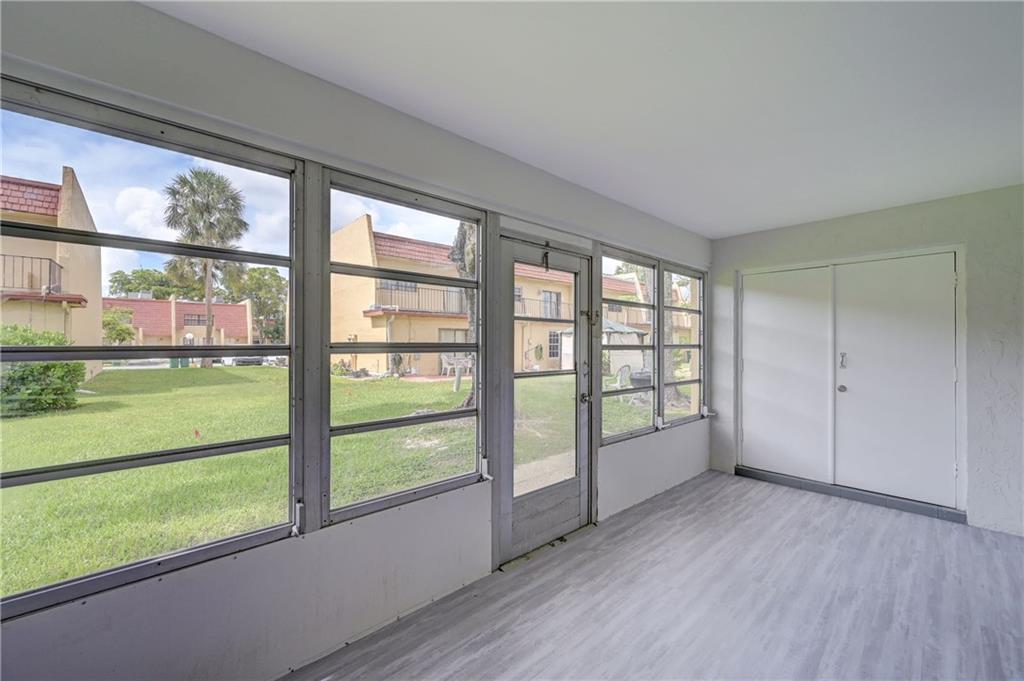 SHAKER VILLAGE - Residential