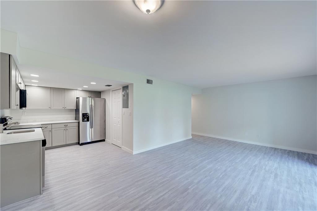 SHAKER VILLAGE - Residential