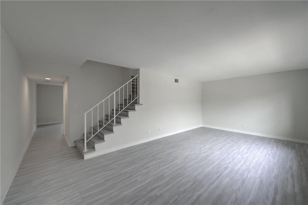 SHAKER VILLAGE - Residential