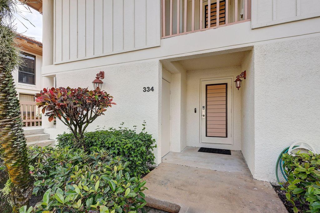 Photo of 334 Brackenwood Circle, Palm Beach Gardens, FL 33418 (MLS # R11164206)