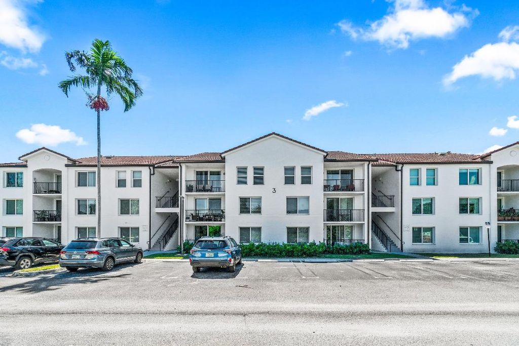 Photo of 320 Villa Circle, Boynton Beach, FL 33435 (MLS # R11127933)