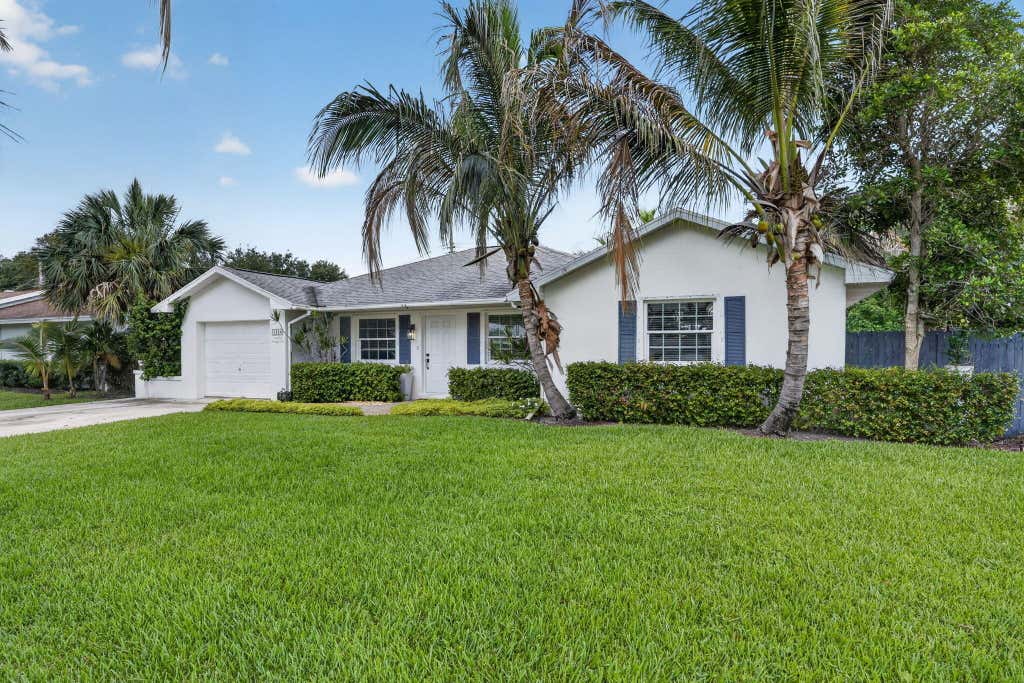 Photo of 1524 Lance Road, Jupiter, FL 33469 (MLS # B26046398)