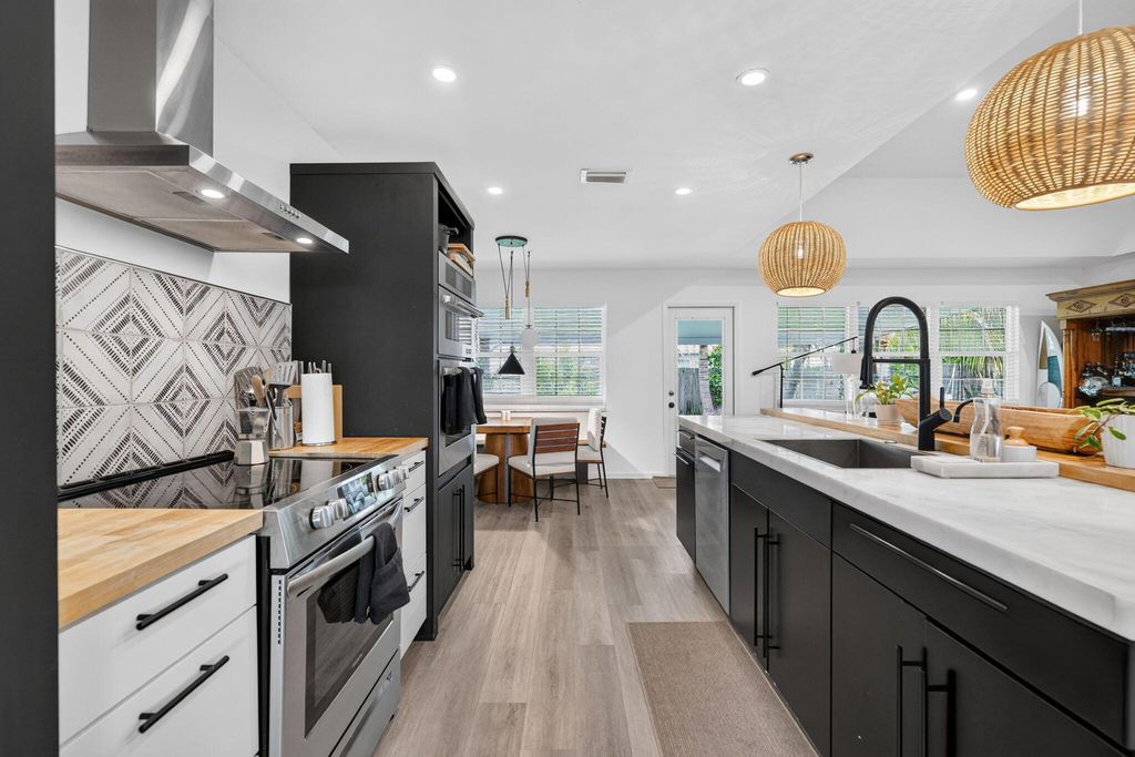 Photo of 1524 Lance Road, Jupiter, FL 33469 (MLS # B26046398)