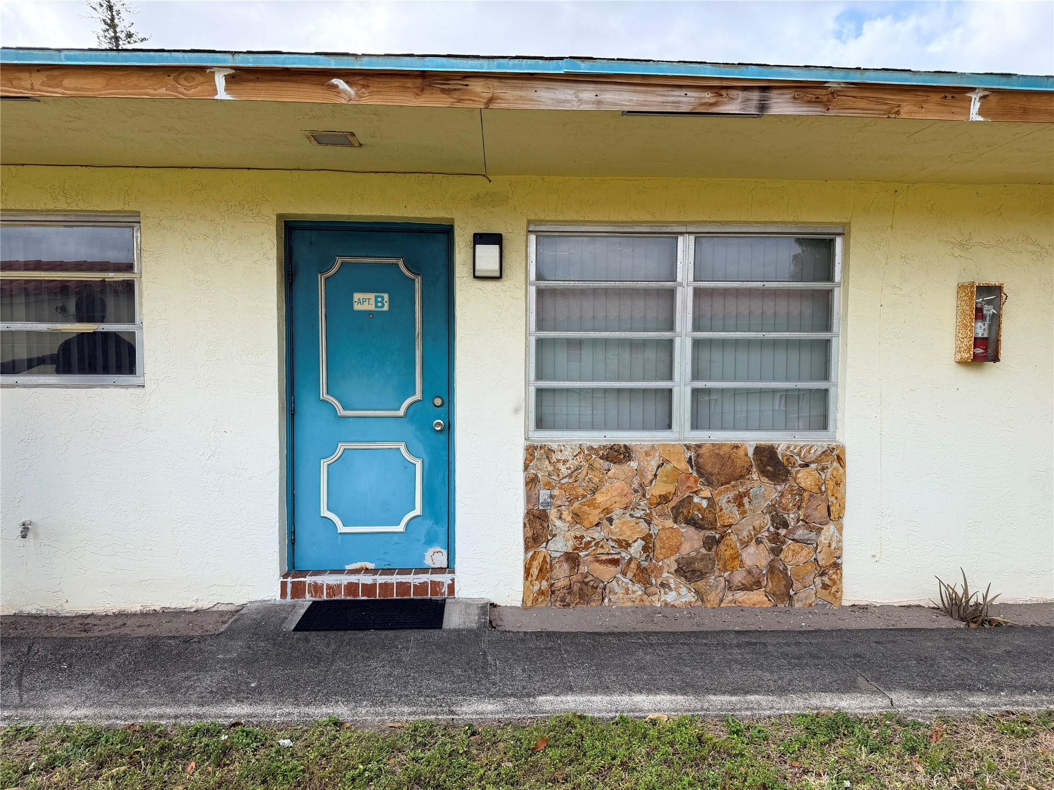 North Hollywood 4-1 B - Residential Lease