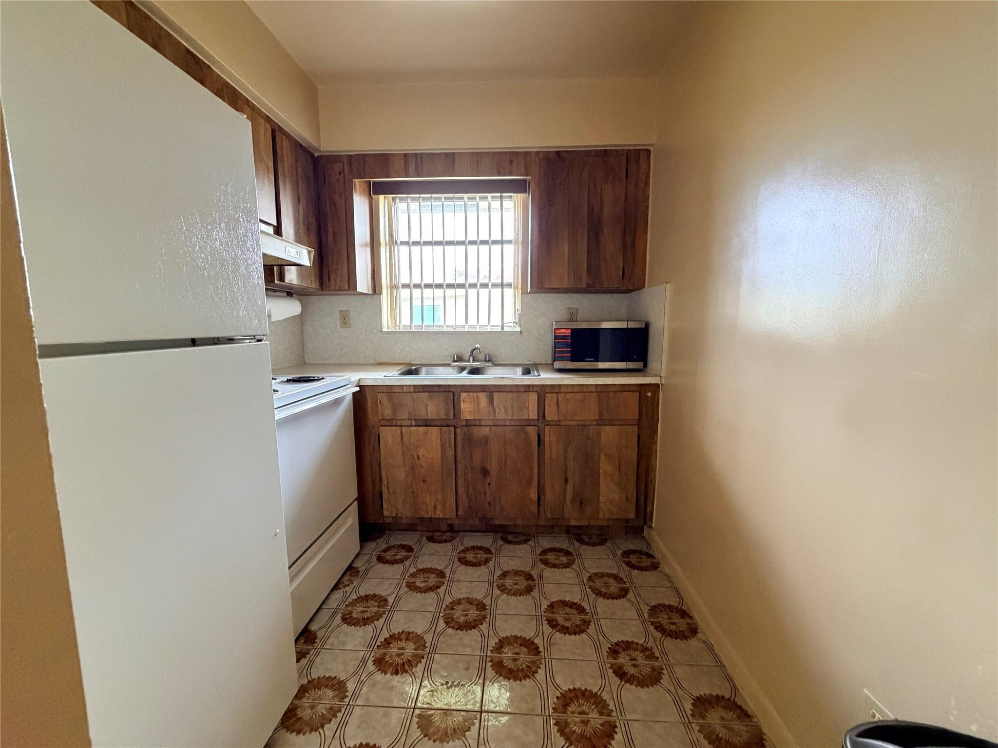 North Hollywood 4-1 B - Residential Lease