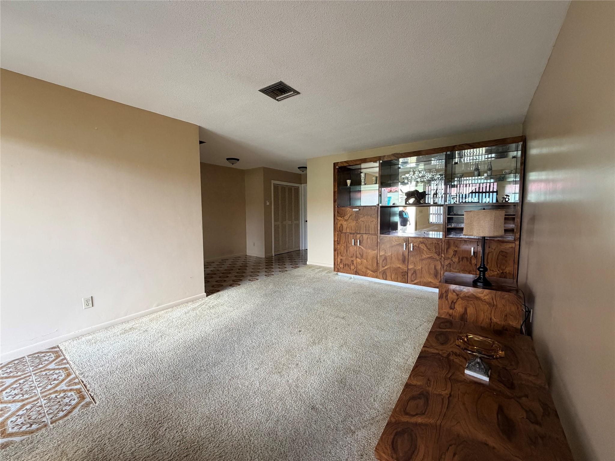 North Hollywood 4-1 B - Residential Lease