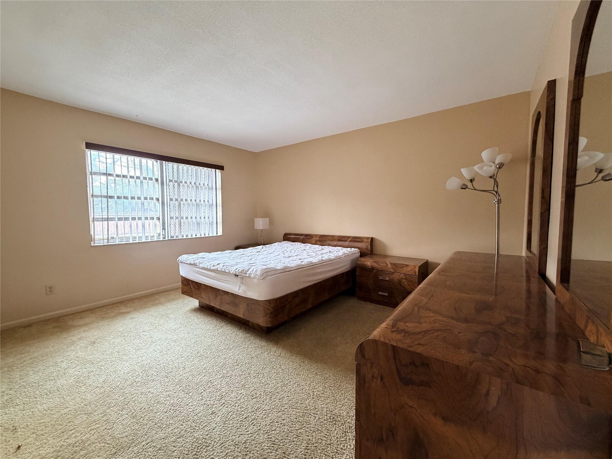 North Hollywood 4-1 B - Residential Lease