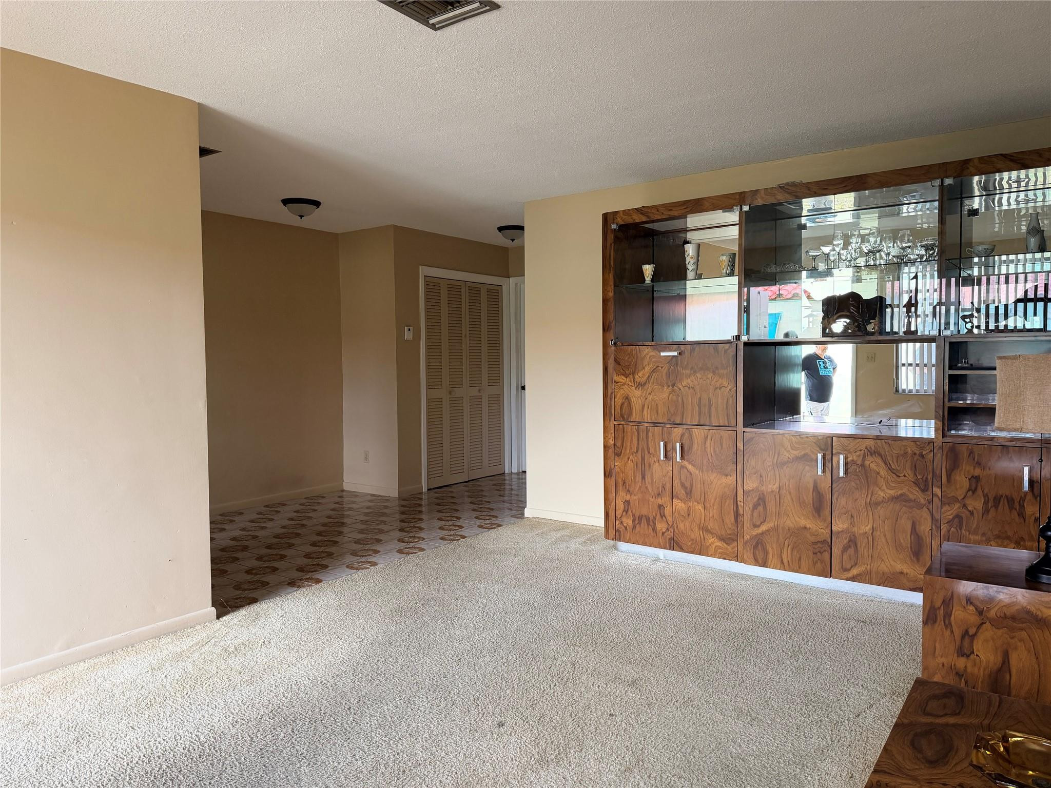 North Hollywood 4-1 B - Residential Lease