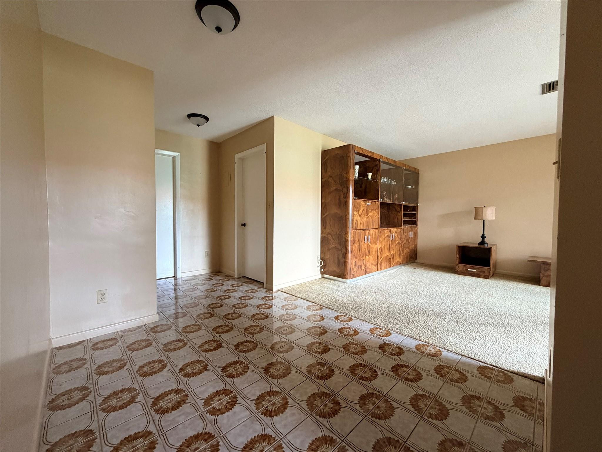 North Hollywood 4-1 B - Residential Lease