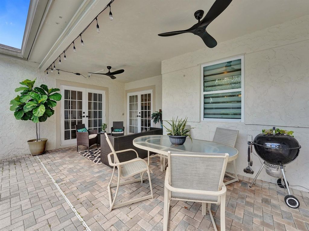 Photo of 4960 SW 89th Avenue, Cooper City, FL 33328 (MLS # B26031935)
