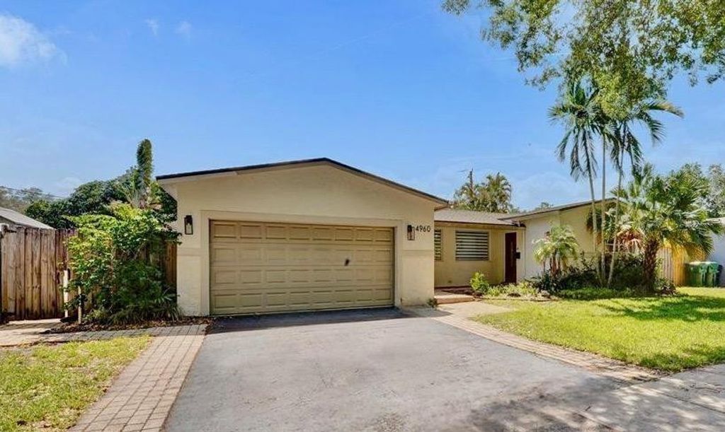 Photo of 4960 SW 89th Avenue, Cooper City, FL 33328 (MLS # B26031935)