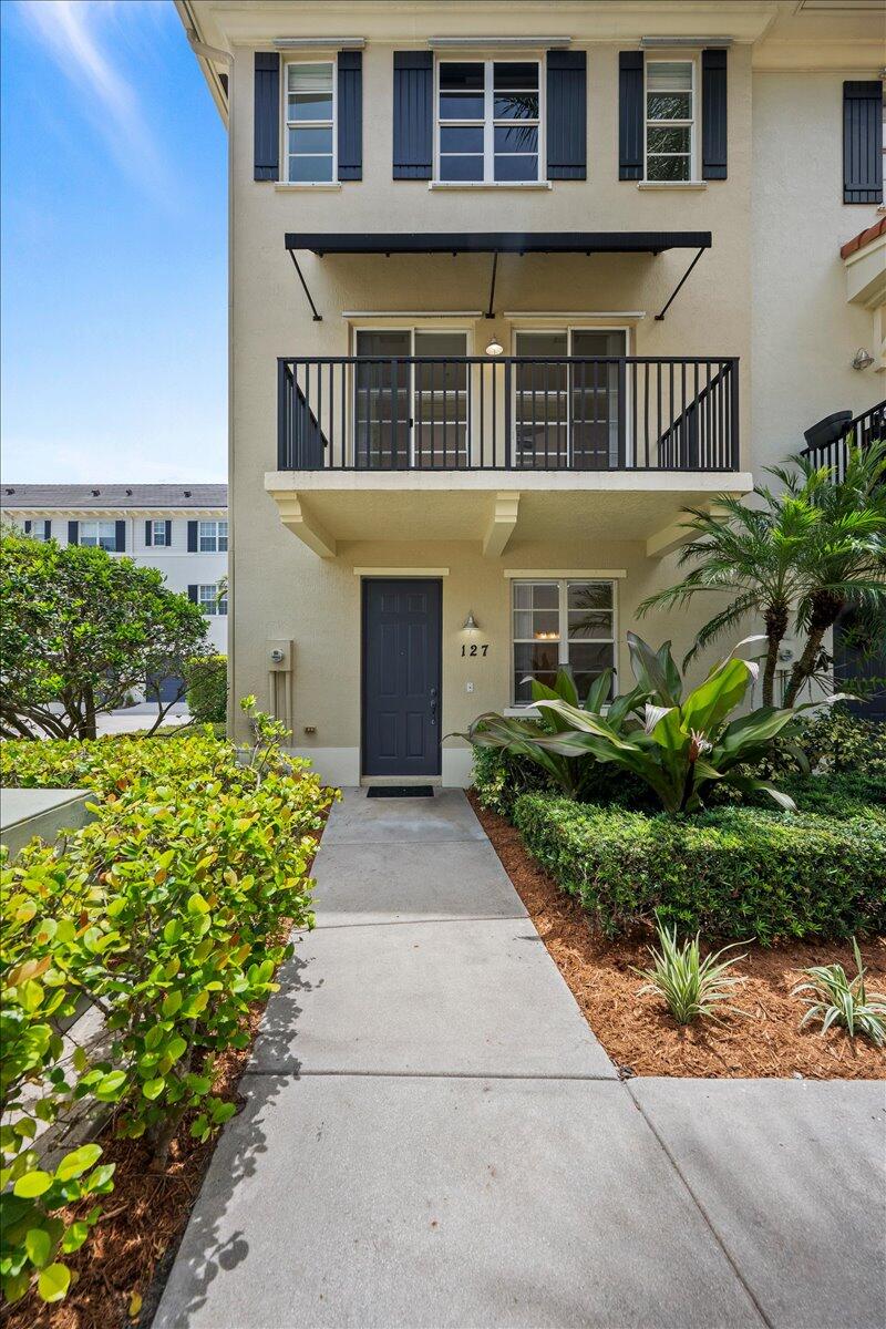127 Greenwich Circle
