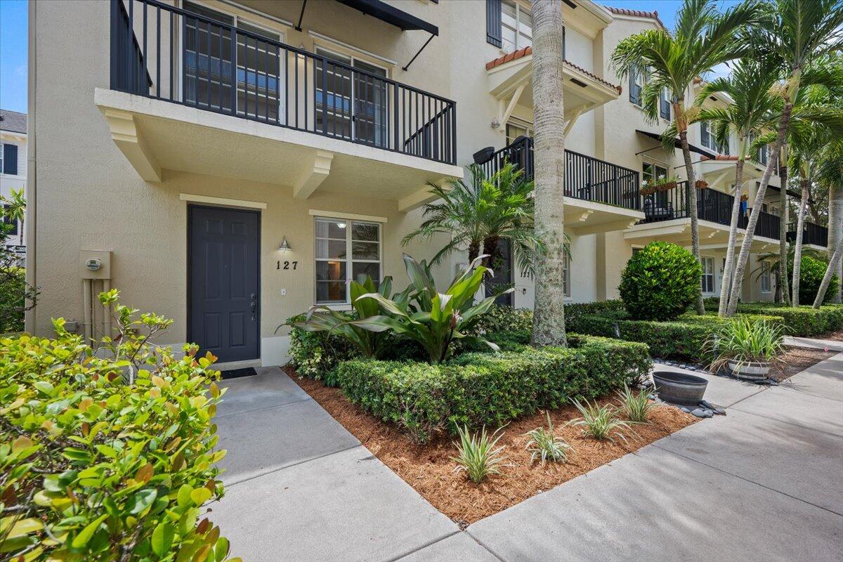 127 Greenwich Circle