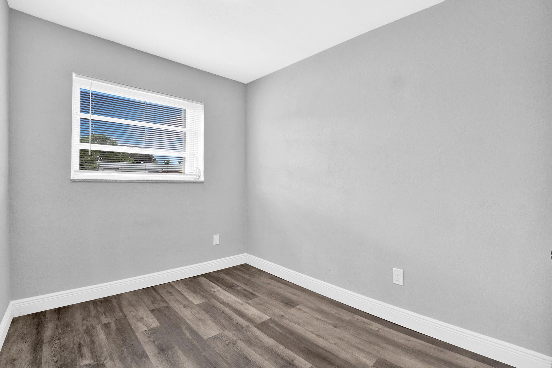 Carol City Lake Steven Es - Residential