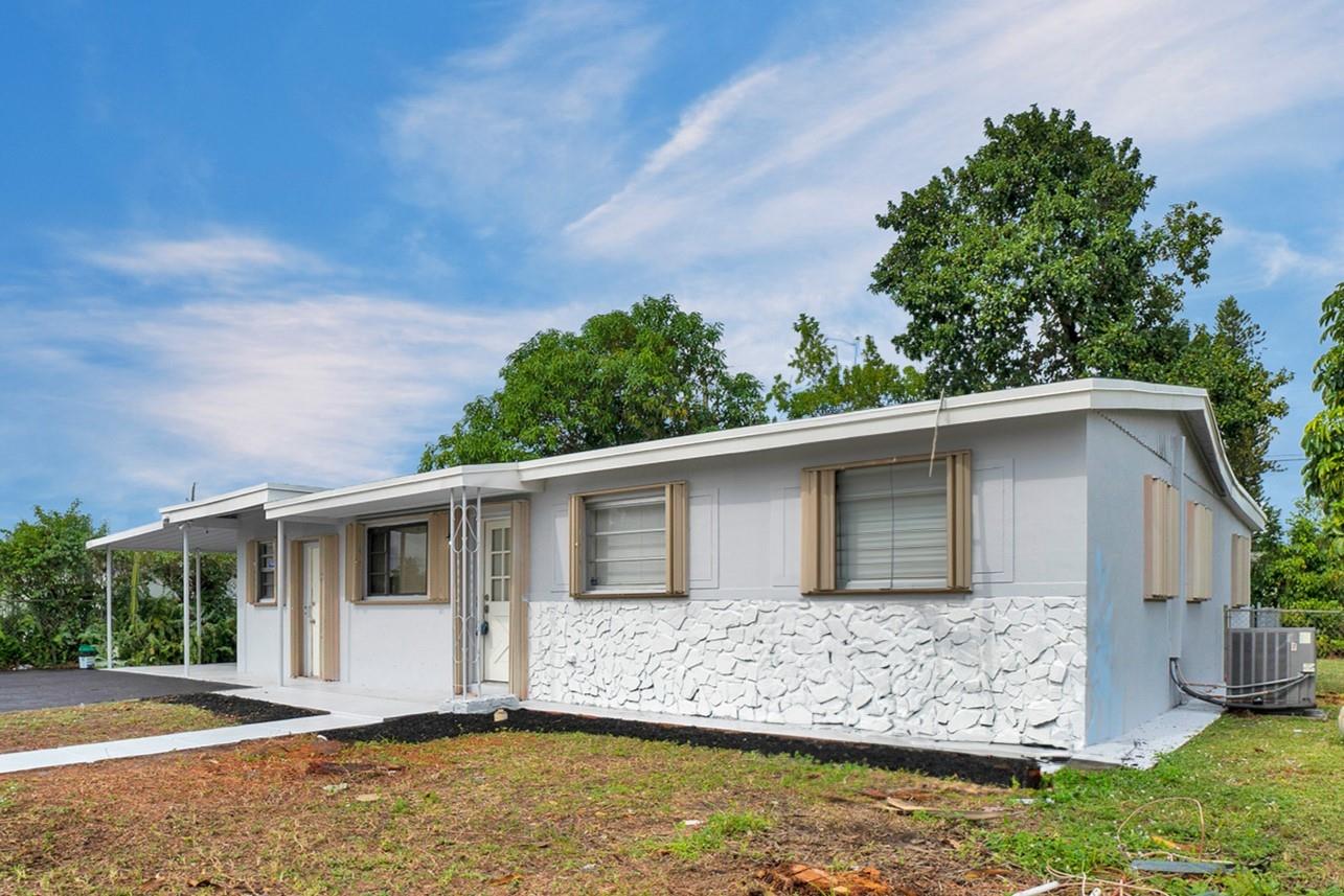 Carol City Lake Steven Es - Residential